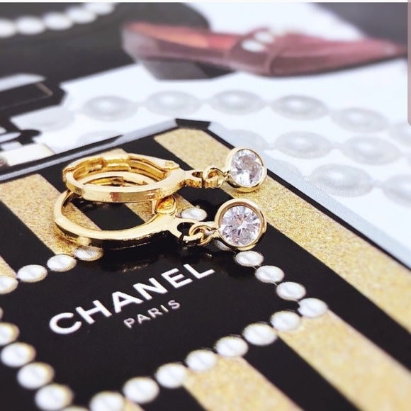 Dainty earrings - Picture 2 of 2